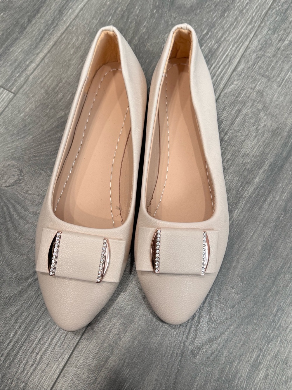 Classic Women's Pointed-Toe Ballet Flats in Light Beige